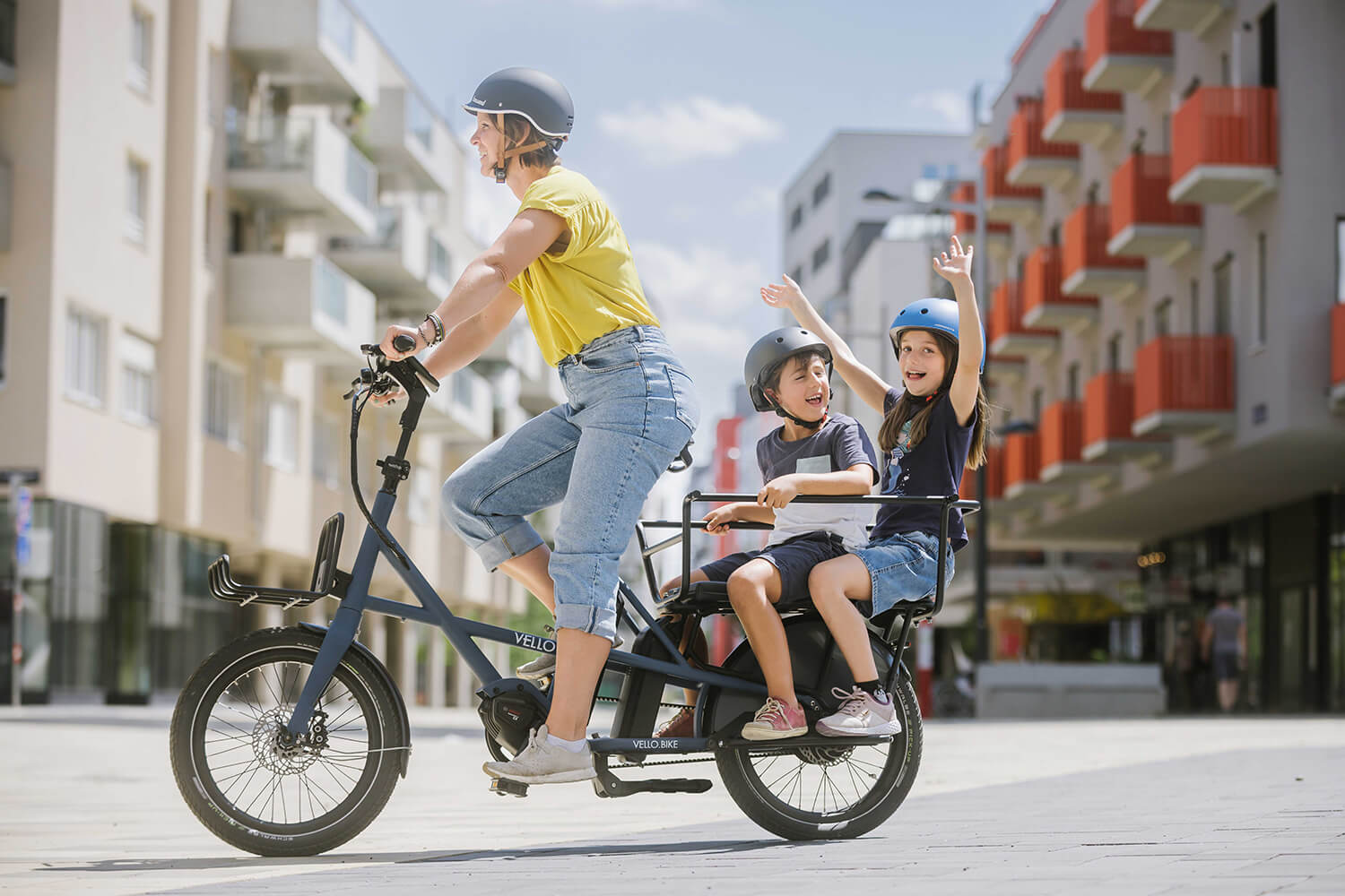 The VELLO SUB, one of the lightest cargo e-bikes ever built. Transport children, groceries, or animal companions in the VELLO SUB’s additional space for two passengers. 